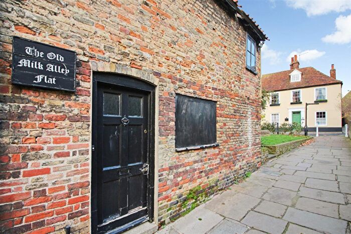 2 Bedroom Maisonette To Rent In Market Street, Sandwich, Kent, CT13
