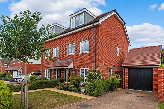 3 Bedroom Property For Sale In Deacon Way, Guildford, GU3