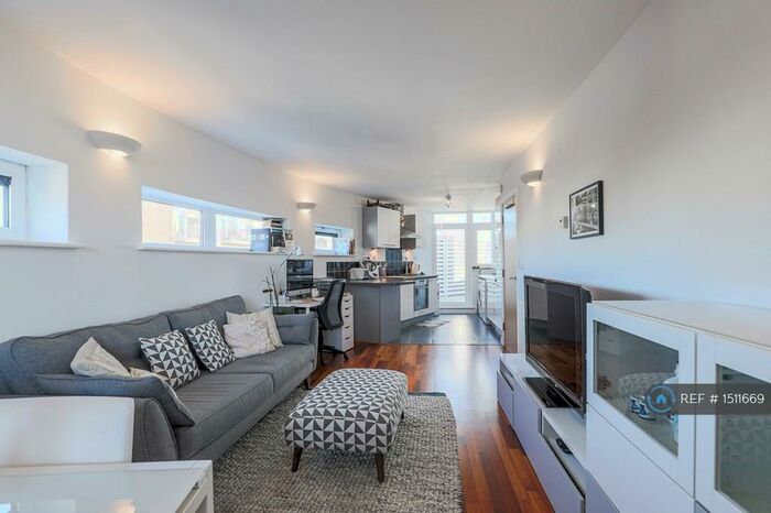 1 Bedroom Flat To Rent In Vanguard House, London, E8