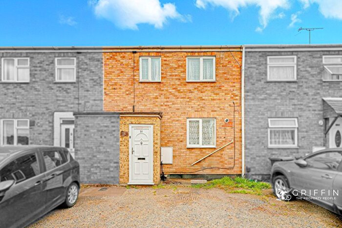 2 Bedroom Terraced House For Sale In Pageant Close, Tilbury, RM18