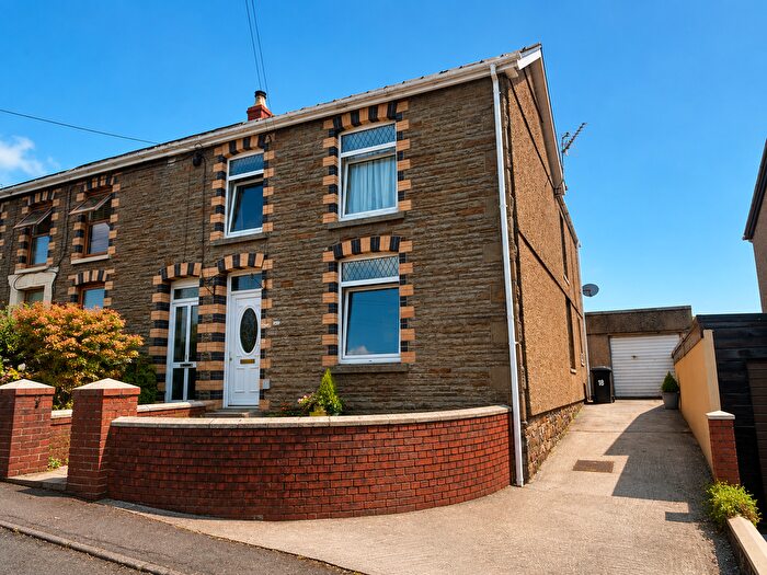 4 Bedroom End Of Terrace House For Sale In New Road, Gwaun Cae Gurwen, Ammanford, SA18