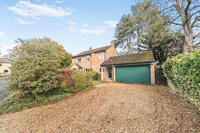 4 Bedroom Detached House For Sale In Woodlands Close, Cople, MK44