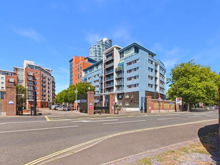 1 Bedroom Flat For Sale In Gunwharf Quays, Portsmouth, PO1