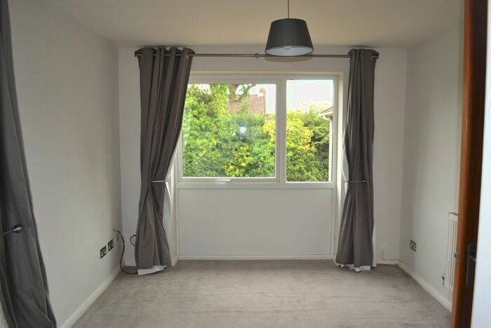 1 Bedroom Flat To Rent In Old Kiln Road, Flackwell Heath, High Wycombe, HP10