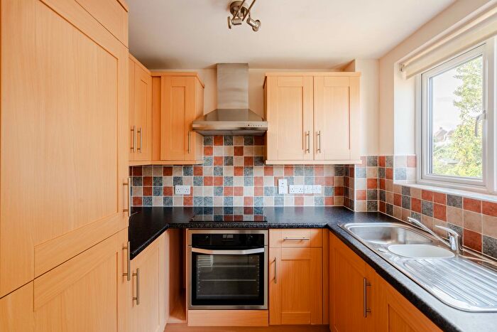 2 Bedroom Flat For Sale In Lee Court, Henleaze, BS9