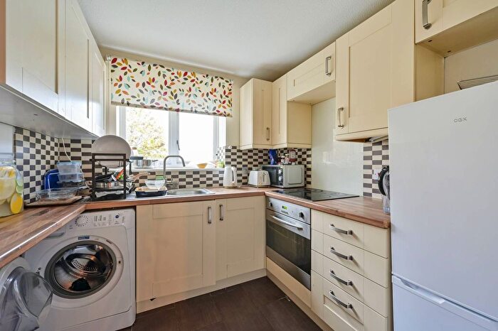 1 Bedroom Flat To Rent In Rothesay Avenue, Wimbledon, London, SW20