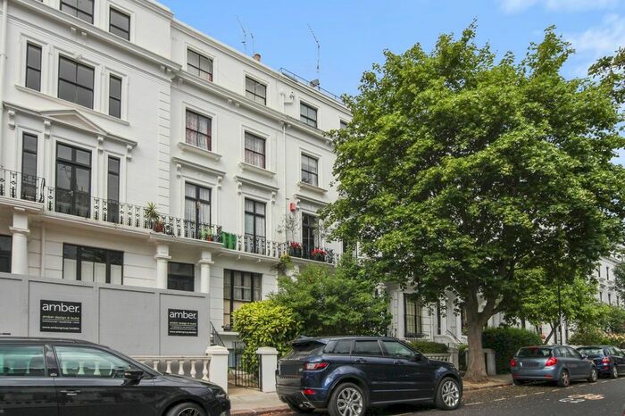 2 Bedroom Flat To Rent In Hereford Road, London, W2