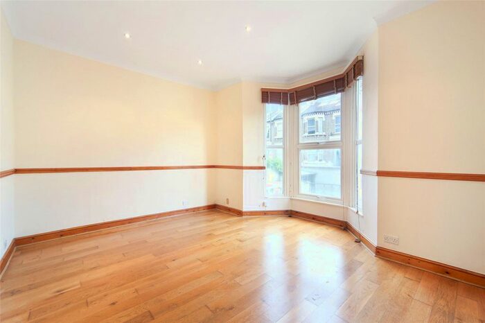2 Bedroom Flat To Rent In Bloemfontein Road, London, W12