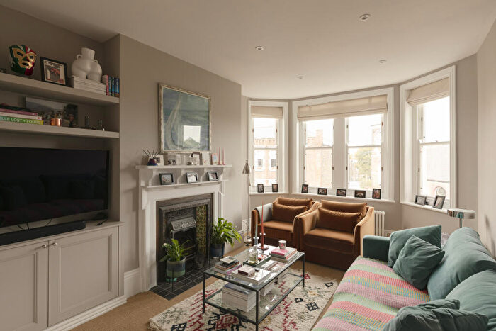 3 Bedroom Flat For Sale In Camberwell New Road, Camberwell, London, SE5