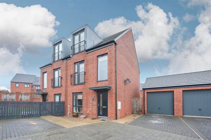 3 Bedroom Semi-Detached House For Sale In Whitehill Park, Windy Nook, NE10