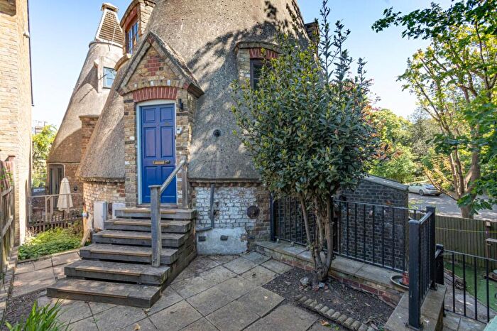 1 Bedroom Flat For Sale In Park Road, Faversham, Kent, ME13