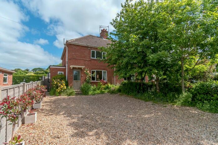 3 Bedroom Semi-Detached House For Sale In The Green, South Creake, NR21