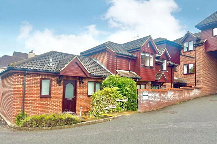 1 Bedroom Flat For Sale In Weydon Lane, Farnham, Surrey, GU9