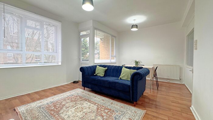 3 Bedroom Flat To Rent In Darenth Road, London, N16