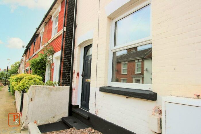 2 Bedroom End Of Terrace House To Rent In Cromwell Road, Colchester, Essex, CO2