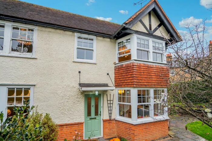 4 Bedroom Detached House To Rent In Gold Hill North, Chalfont St Peter, SL9