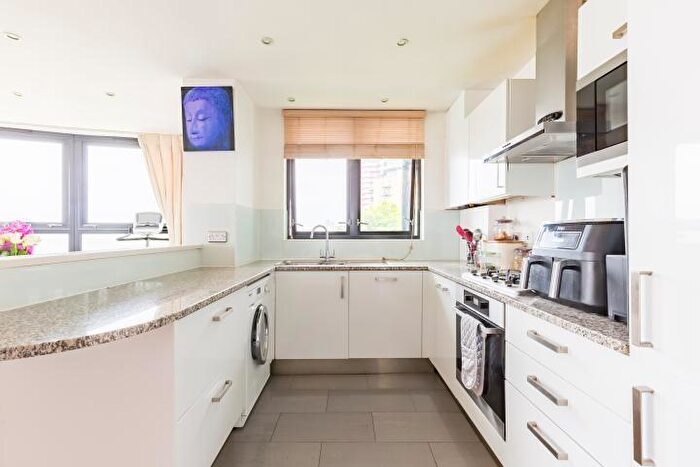 2 Bedroom Flat For Sale In Ocean Wharf, Westferry Road, London, E14