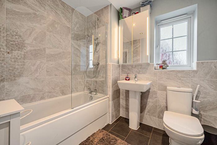 4 Bedroom Detached House For Sale In Stoches Close, Stoke Mandeville, HP22