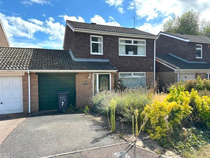 3 Bedroom Link Detached House For Sale In Newstead Close, Ecton Brook, Northampton, NN3