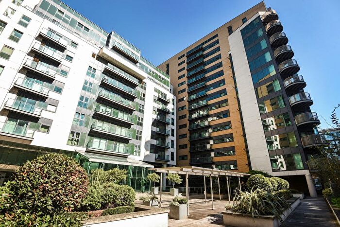 2 Bedroom Flat To Rent In Millharbour, London, E14