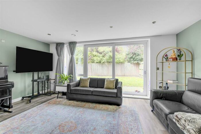 3 Bedroom End Of Terrace House For Sale In Reservoir Way, NW10