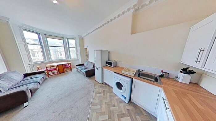 3 Bedroom Flat To Rent In Haddington Place, Edinburgh, EH7