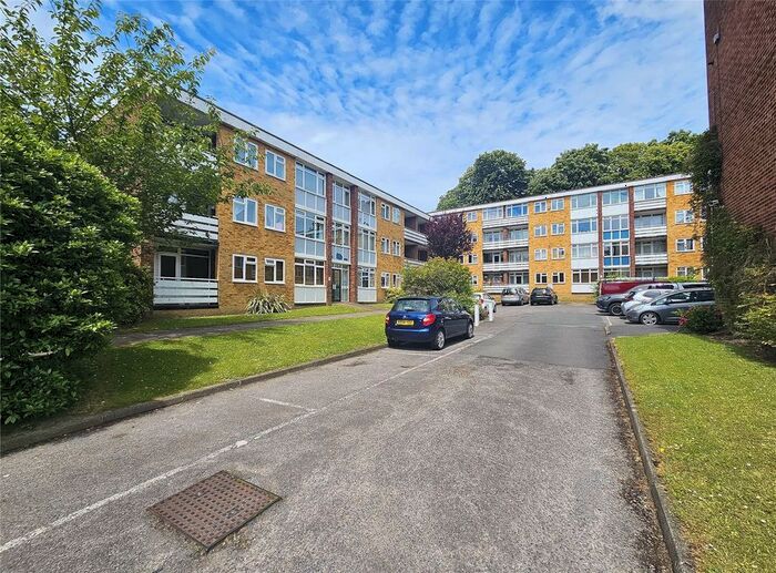 2 Bedroom Flat To Rent In Radstone Court, Woking, Surrey, Surrey, GU22