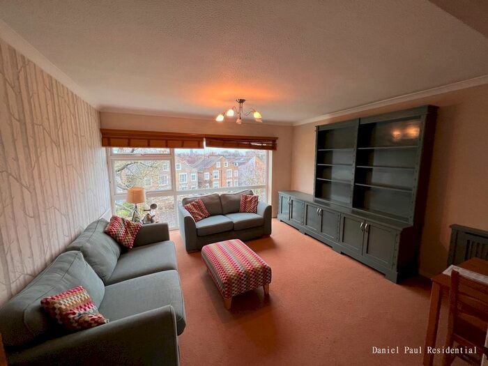 2 Bedroom Flat To Rent In Oak Tree Close, Ealing, W5