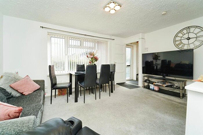 2 Bedroom End Of Terrace House For Sale In Beckett Lane, Crawley, RH11