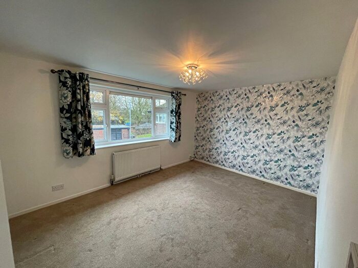 1 Bedroom Flat To Rent In The Common, Halton, WA7