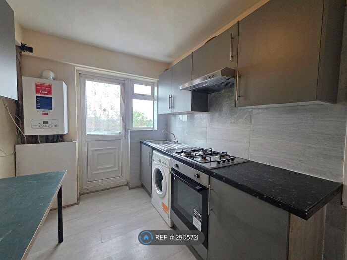 2 Bedroom Flat To Rent In Queensbury Circle Parade, Stanmore, HA7