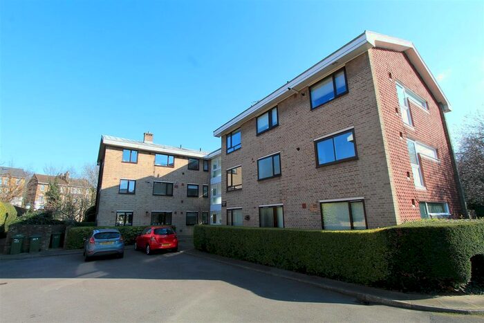 2 Bedroom Flat To Rent In Newlands Court, London, SE9