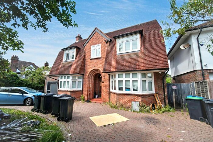 5 Bedroom Detached House For Sale In Castlemaine Avenue, South Croydon, CR2