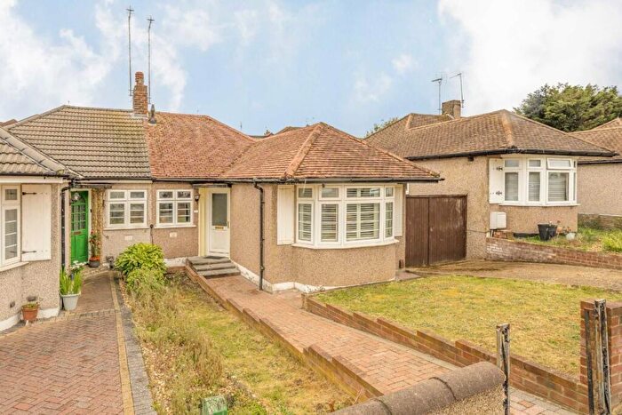 2 Bedroom Bungalow For Sale In Beechcroft Avenue, Bexleyheath, DA7