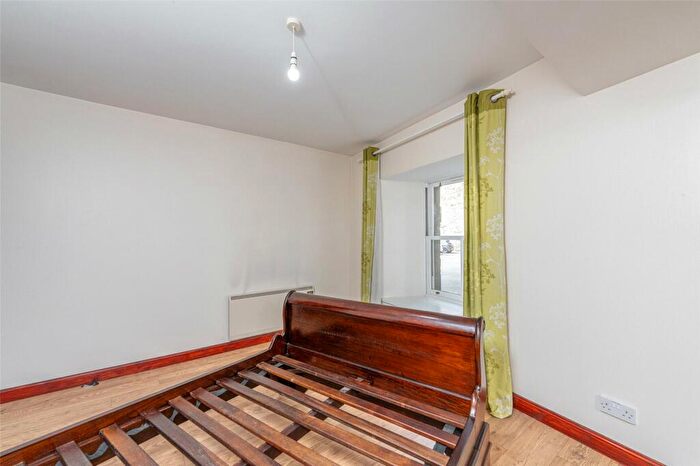 2 Bedroom Flat For Sale In / Johns Place, Edinburgh, EH6