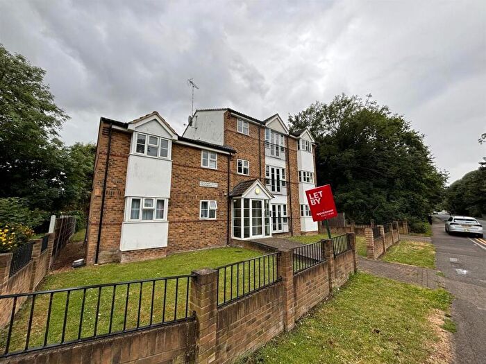 2 Bedroom Apartment To Rent In Burnt Mills Road, Basildon, SS13