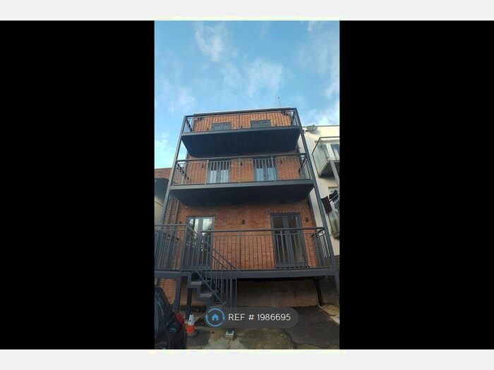 2 Bedroom Flat To Rent In Addington Road, South Croydon, CR2