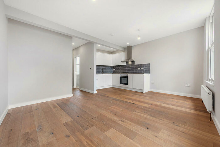 1 Bedroom Apartment To Rent In Lyndhurst Way, Peckham, SE15