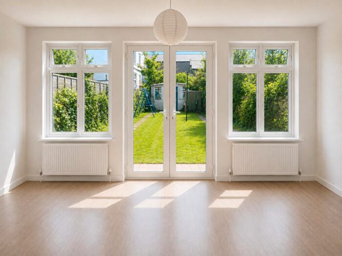 2 Bedroom Flat To Rent In Thornton Road, Lambeth, London, SW12