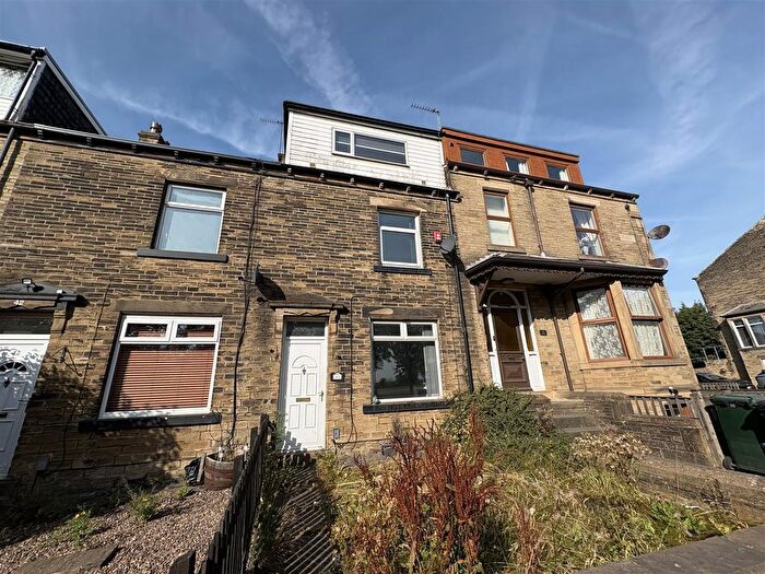 4 Bedroom Terraced House For Sale In Cleckheaton Road, Bradford, BD6