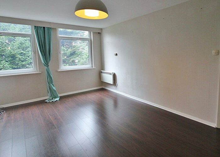 2 Bedroom Flat To Rent In Philip Court, Hornsey Lane, Highgate, London, N6