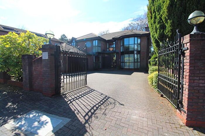 5 Bedroom Detached House For Sale In Ringley Park, M45