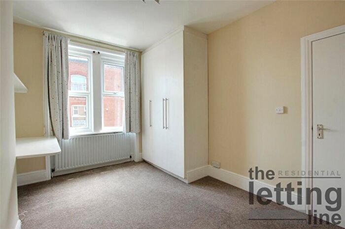 2 Bedroom Apartment To Rent In Windmill Hill, Enfield, Middlesex, EN2