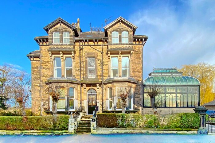 2 Bedroom Flat For Sale In Park Avenue, Harrogate, HG2