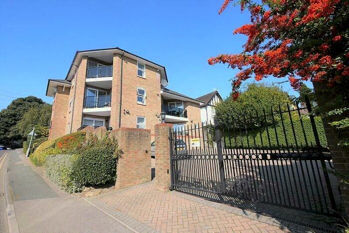 1 Bedroom Apartment To Rent In Fielders Court, Crown Street, Brentwood, CM14