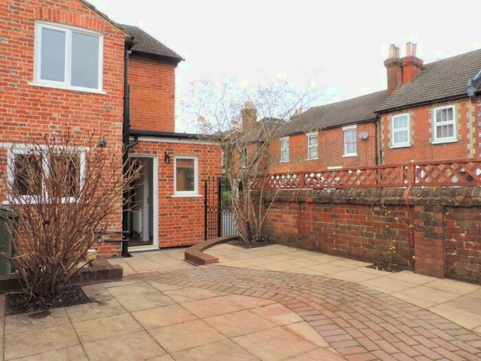 2 Bedroom Semi-Detached House To Rent In Markenfield Rd, Guildford, GU1