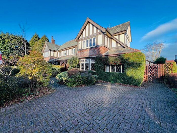 4 Bedroom Semi-Detached House For Sale In Kingsway, Penwortham, Preston, PR1