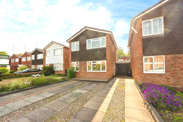 3 Bedroom Link Detached House For Sale In Burges Grove, Warwick, Warwickshire, CV34