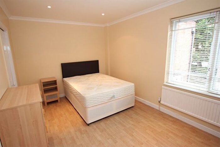 3 Bedroom Flat To Rent In Crofts Street, London, E1