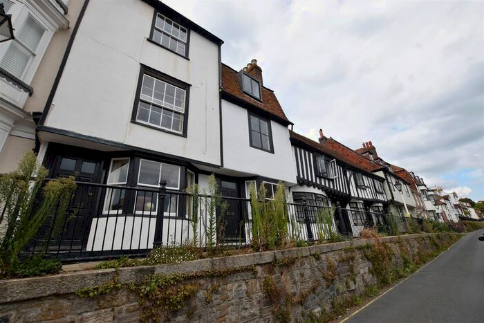 3 Bedroom Town House To Rent In High Street, TN34